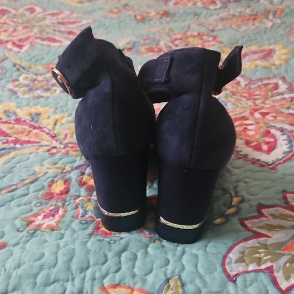 EUC Tommy Hilfiger Block Heels - Picture 4 of 8